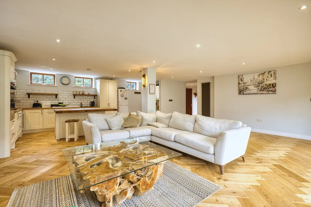 Manston Court Road, Ramsgate, CT12, photo 5