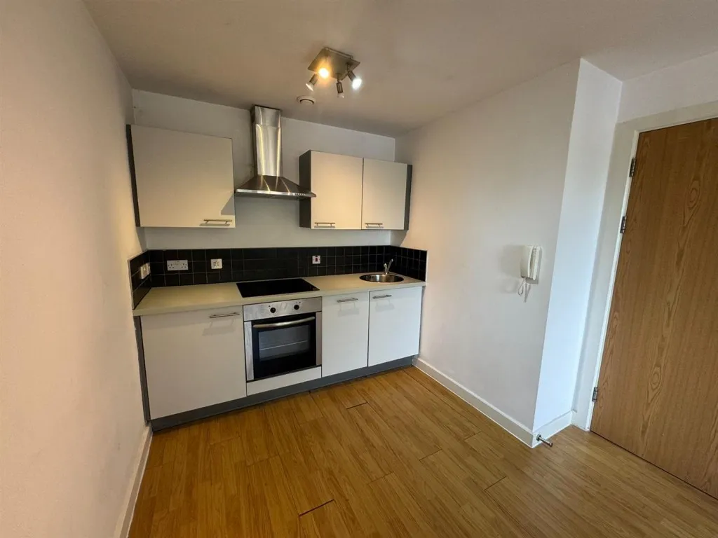 Otley Road, Bradford, BD3, photo 3