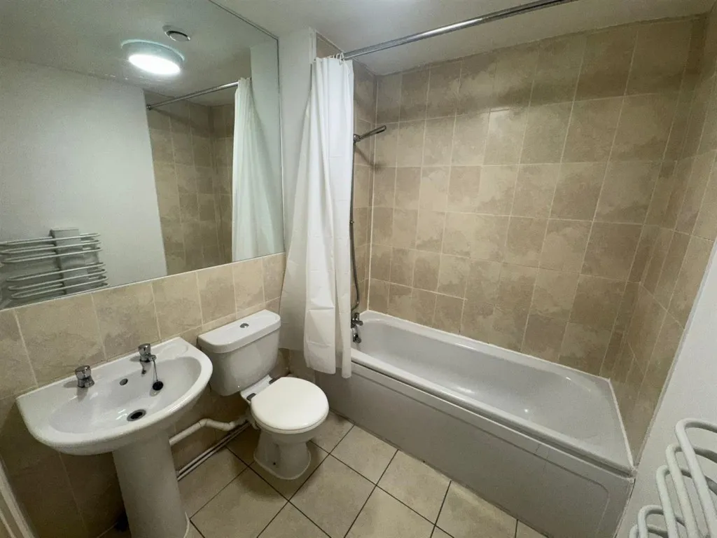 Otley Road, Bradford, BD3, photo 7