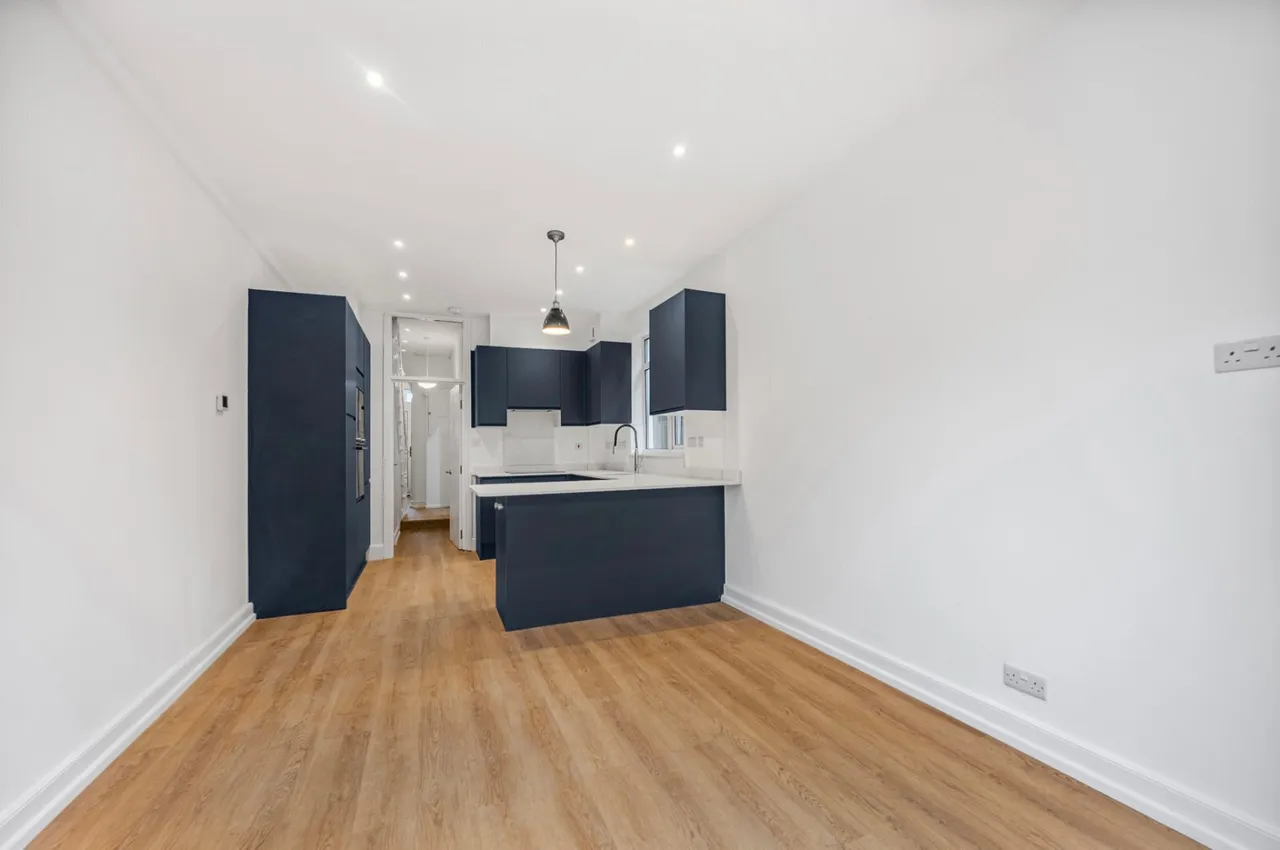 Ivy Crescent, London, W4, photo 3