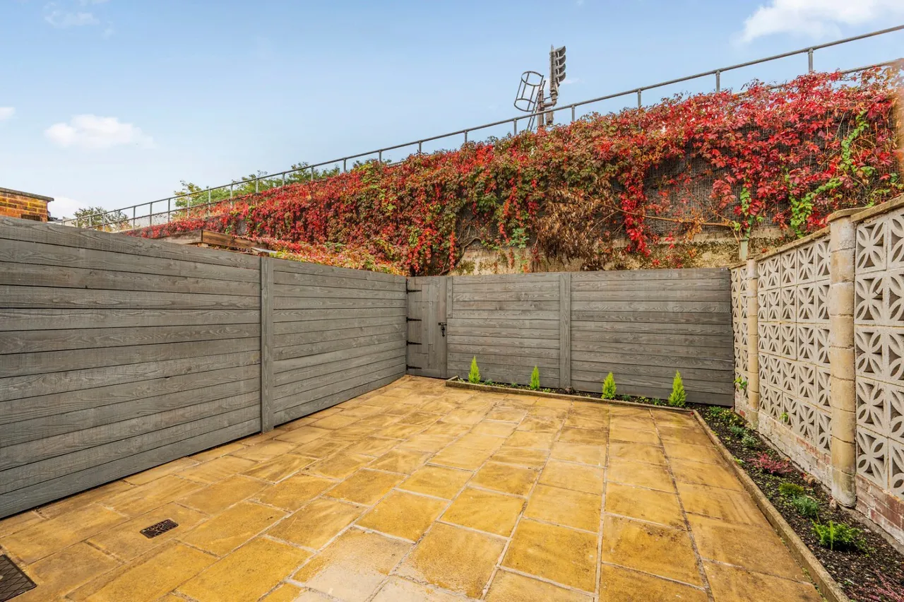 Ivy Crescent, London, W4, photo 14