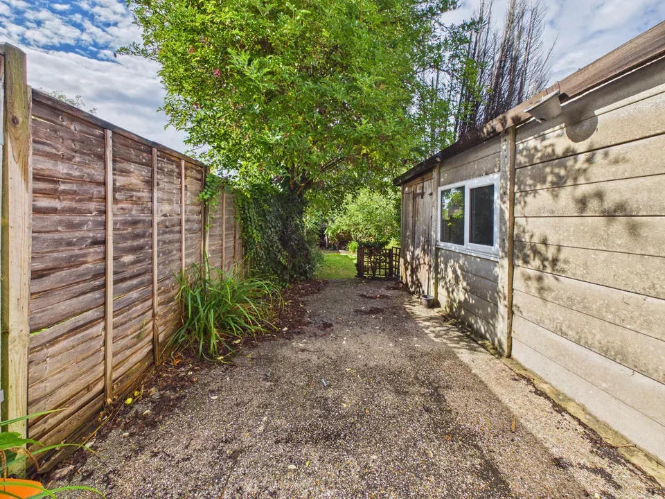 Rushams Road, Horsham, photo 14