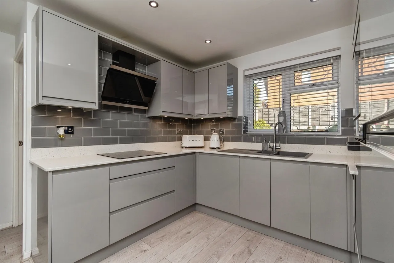 St. Lawrence Drive, Cannock, WS11, photo 2