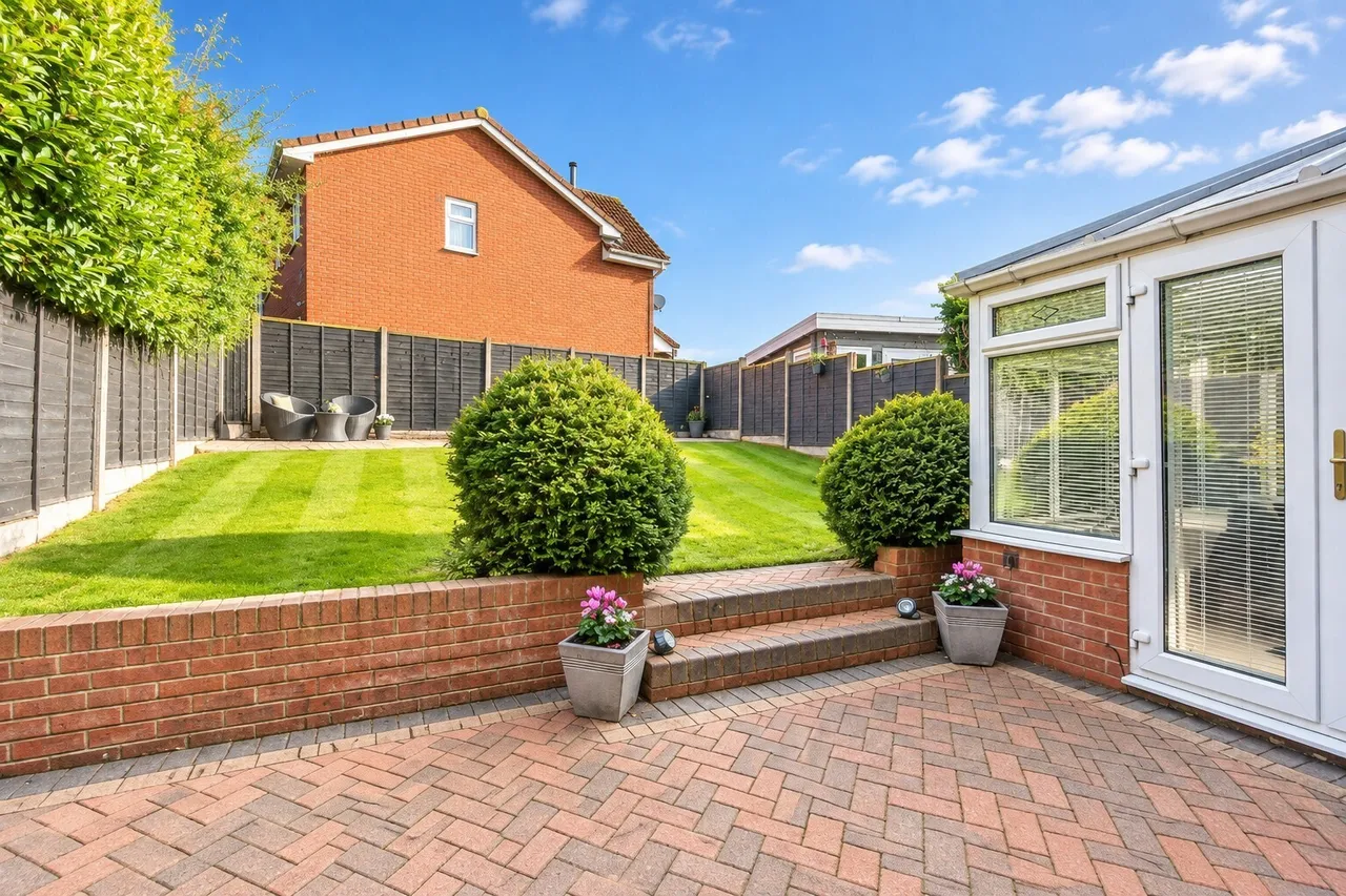 St. Lawrence Drive, Cannock, WS11, photo 24