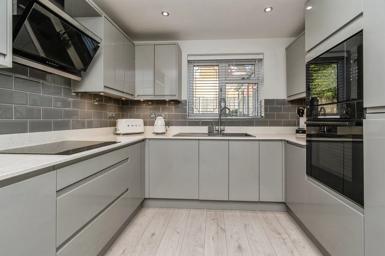 St. Lawrence Drive, Cannock, WS11, photo 3