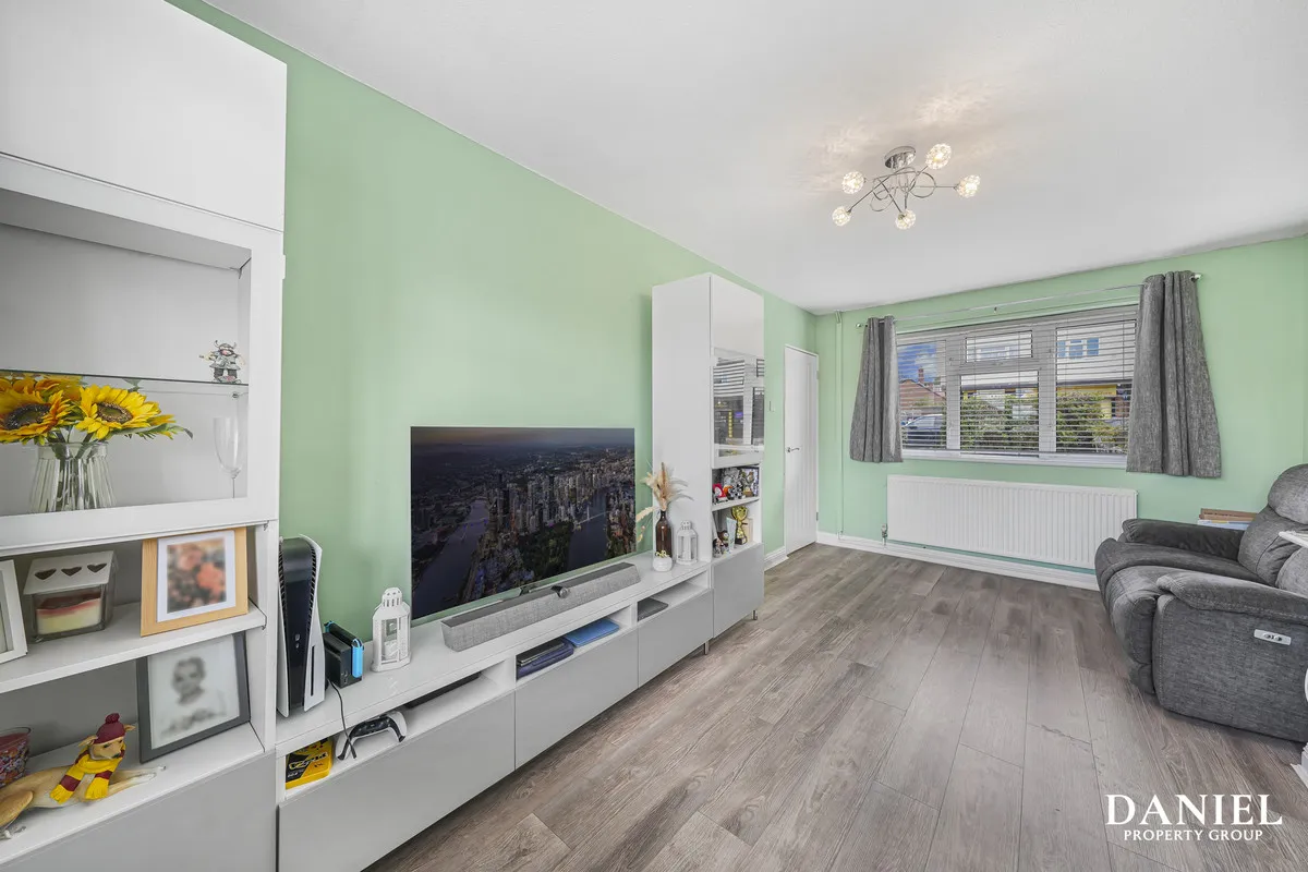 Kathleen Ferrier Crescent, Laindon, SS15, photo 2