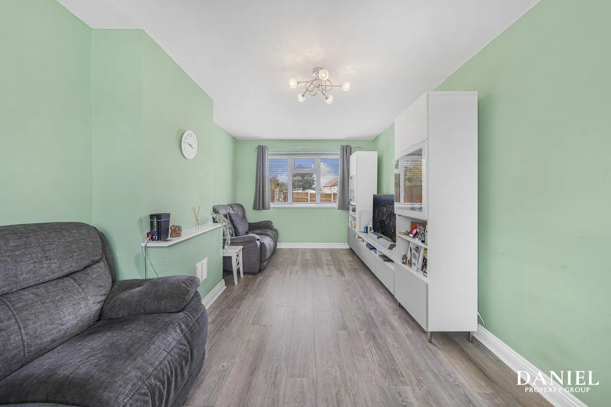 Kathleen Ferrier Crescent, Laindon, SS15, photo 7
