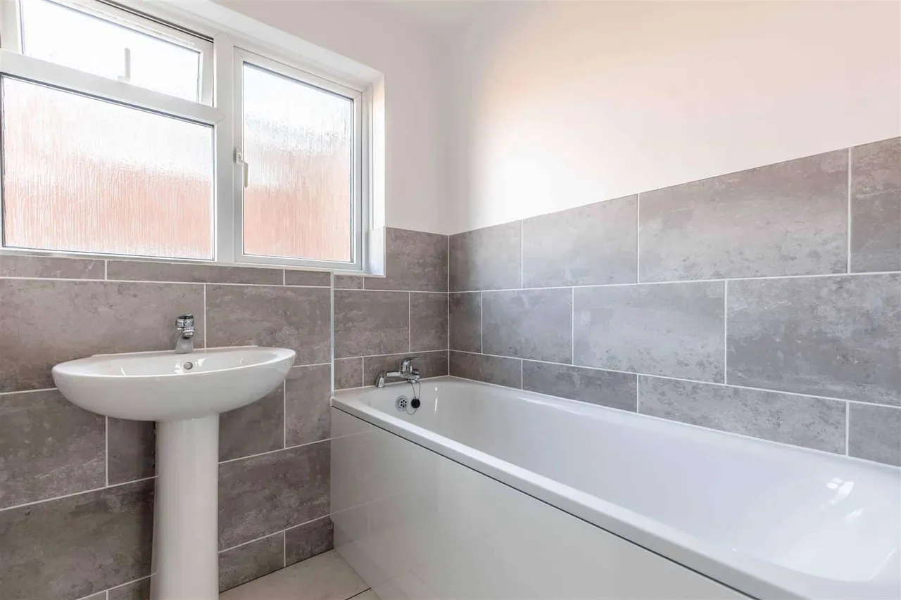 Lovejoy Lane, Windsor, Berkshire, SL4 4ND, photo 6