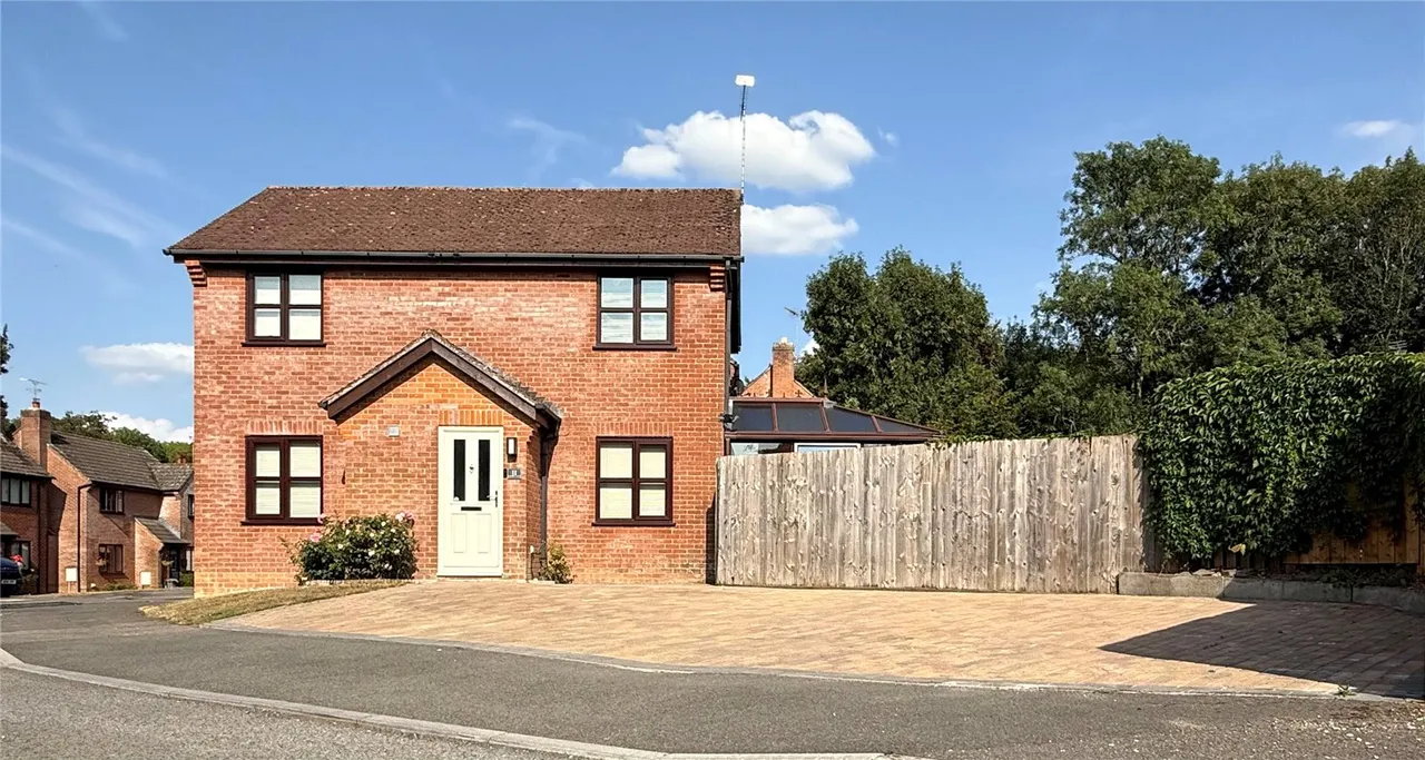 3 bed house for sale — Camilla Close, Bulford, Salisbury, Wiltshire, SP4 9PE