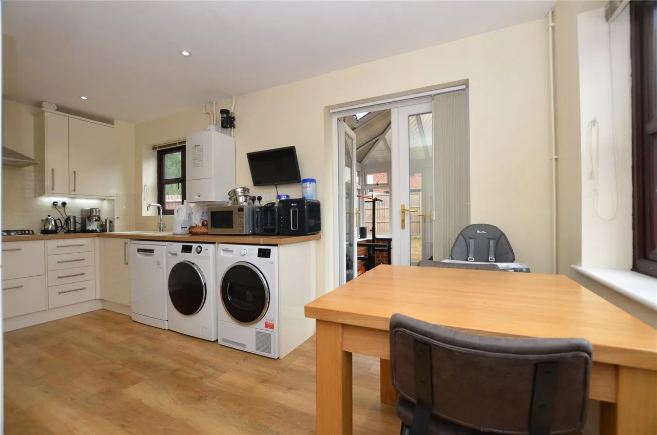 Camilla Close, Bulford, Salisbury, Wiltshire, SP4 9PE, photo 3