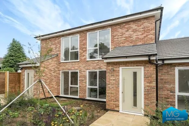 2 bed house for sale, Dudley Road, London, N3