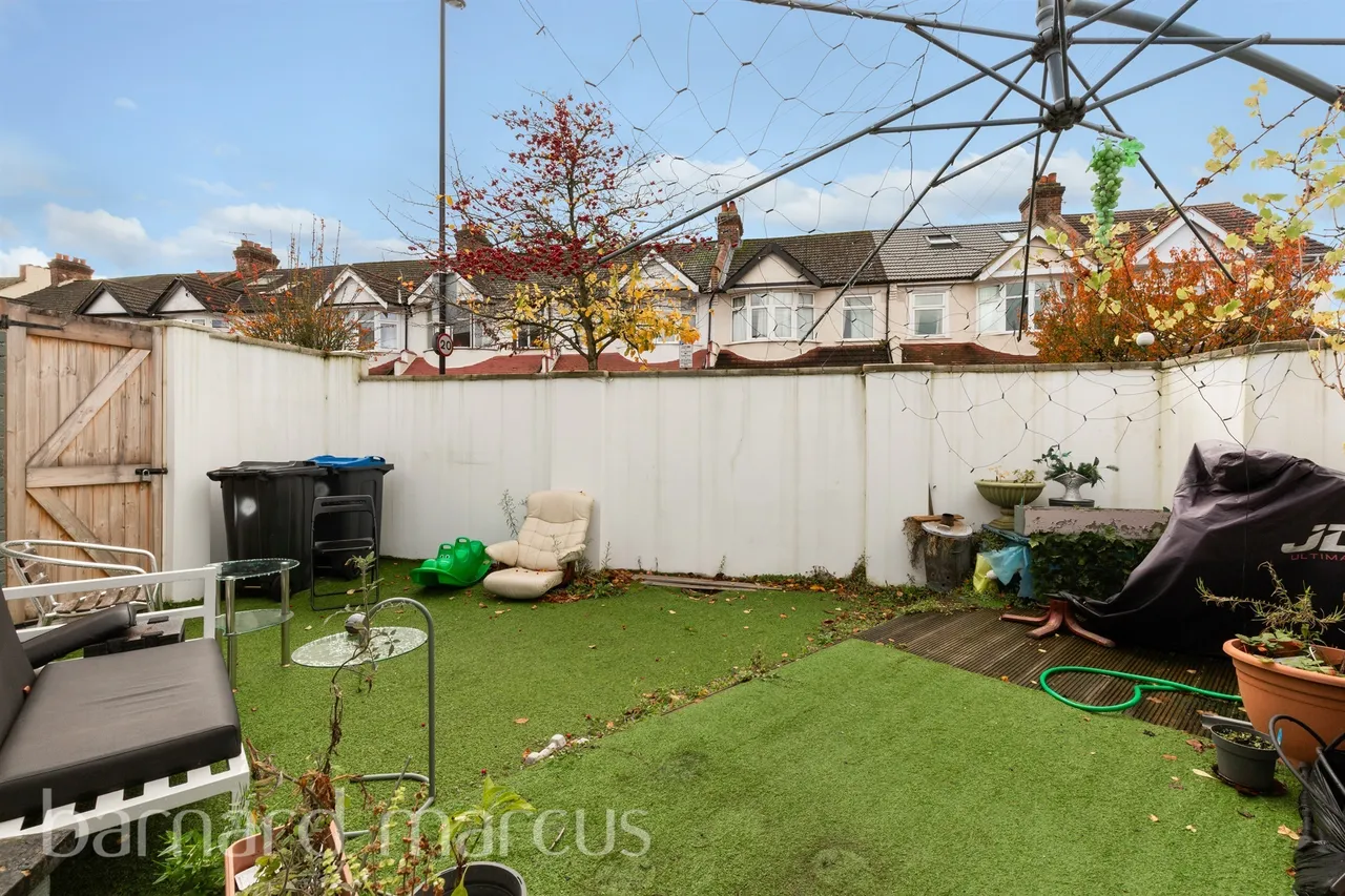 Woodmansterne Road, London, photo 9