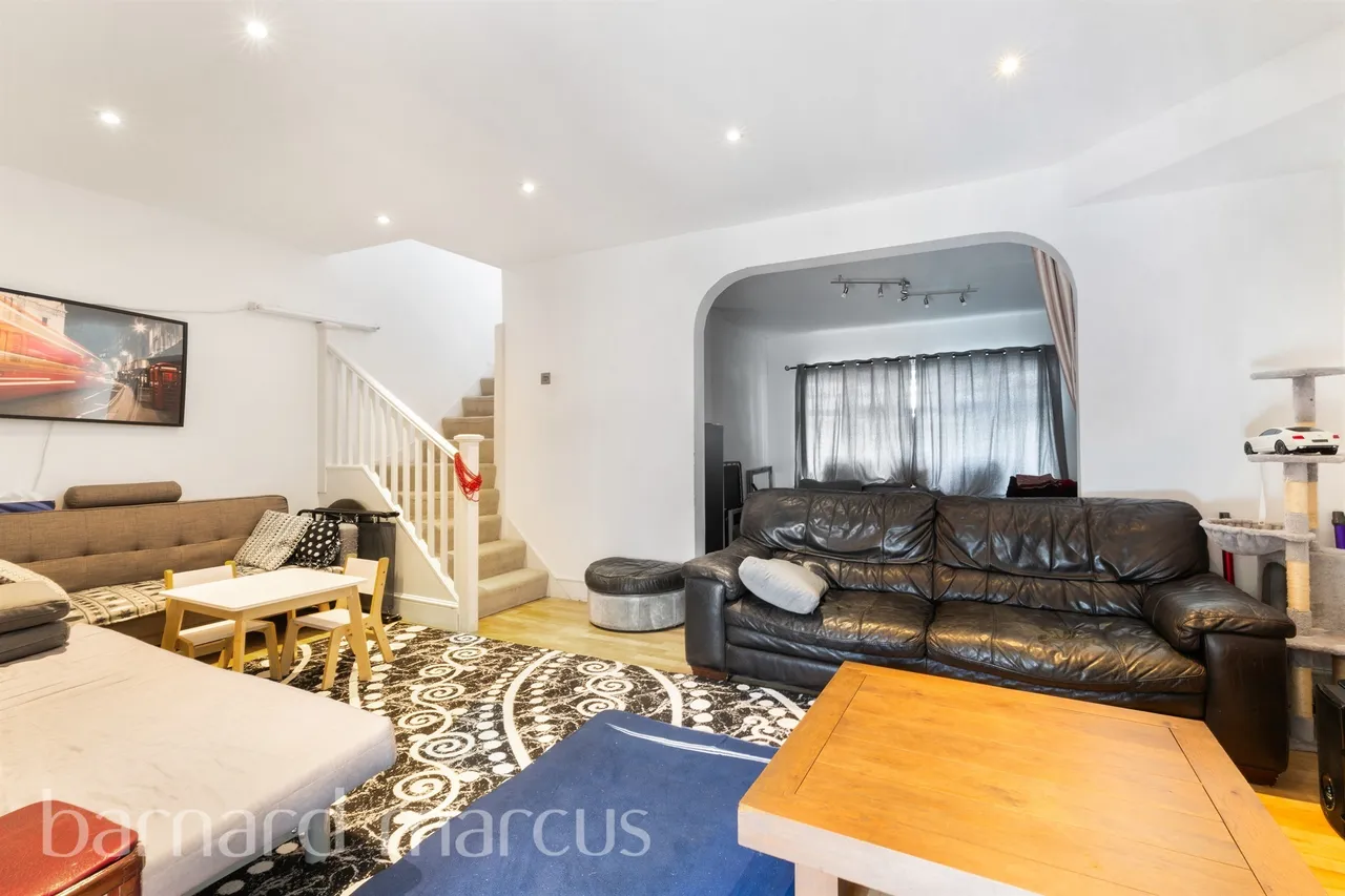 Woodmansterne Road, London, photo 2