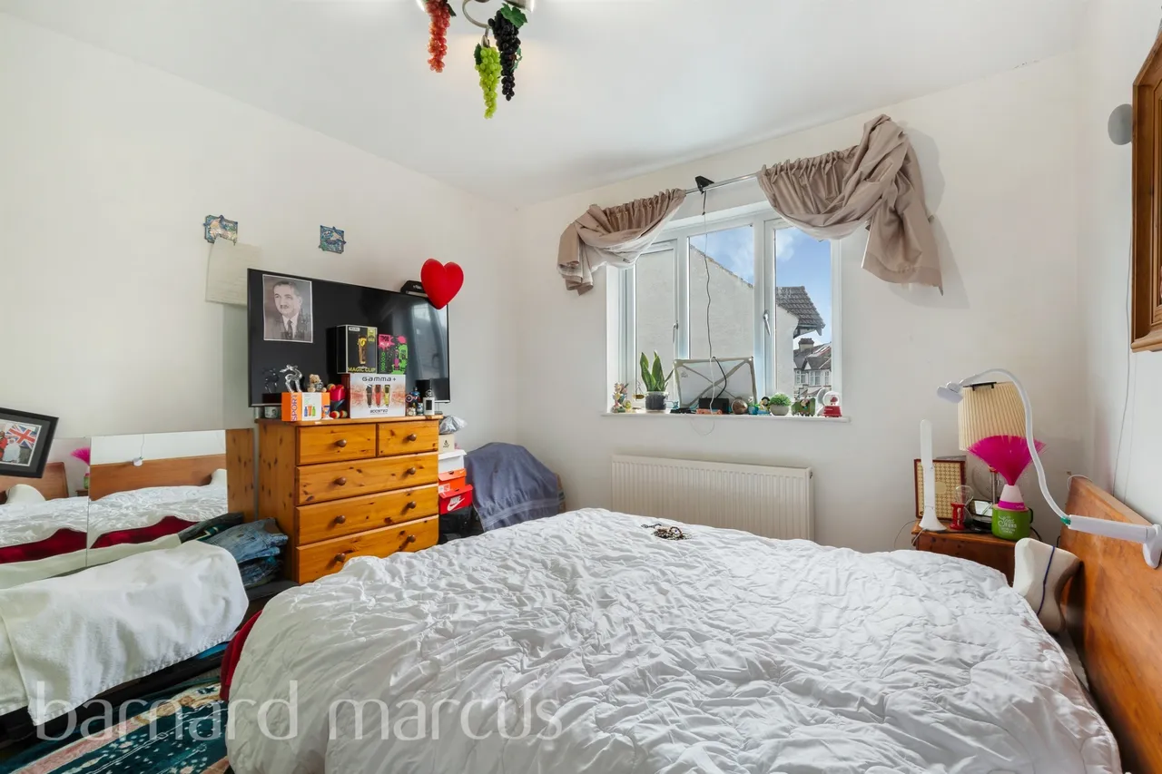 Woodmansterne Road, London, photo 8