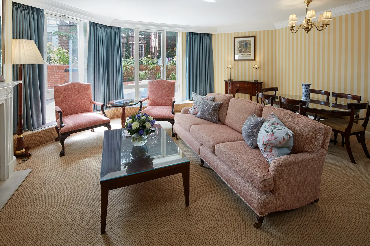 2 bed property to rent, Palace Gate, South Kensington, W8