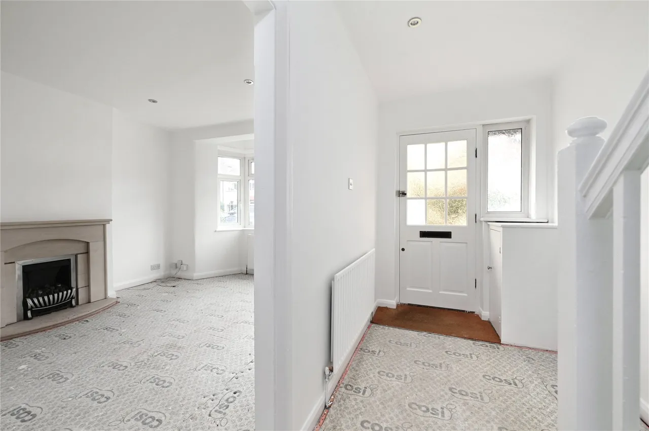 Stainash Crescent, Staines, TW18, photo 7