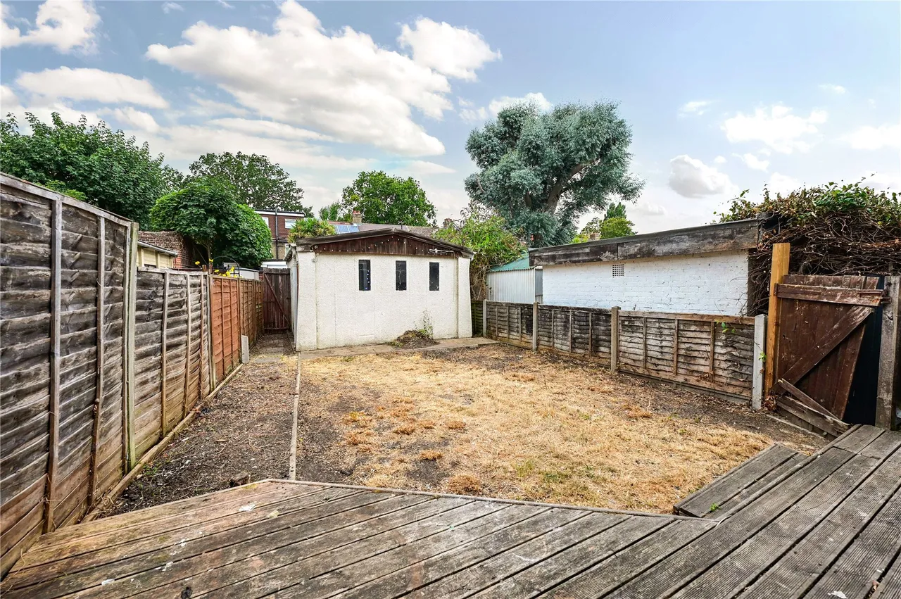 Stainash Crescent, Staines, TW18, photo 3