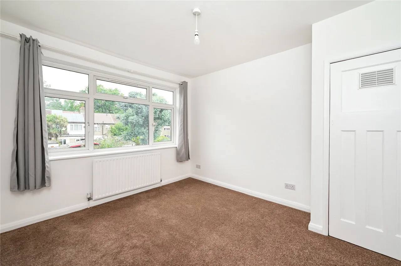Stainash Crescent, Staines, TW18, photo 14