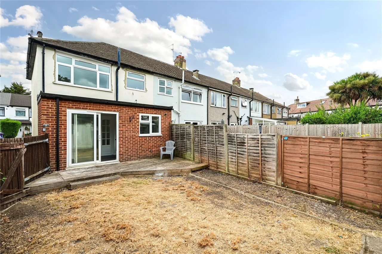 Stainash Crescent, Staines, TW18, photo 8