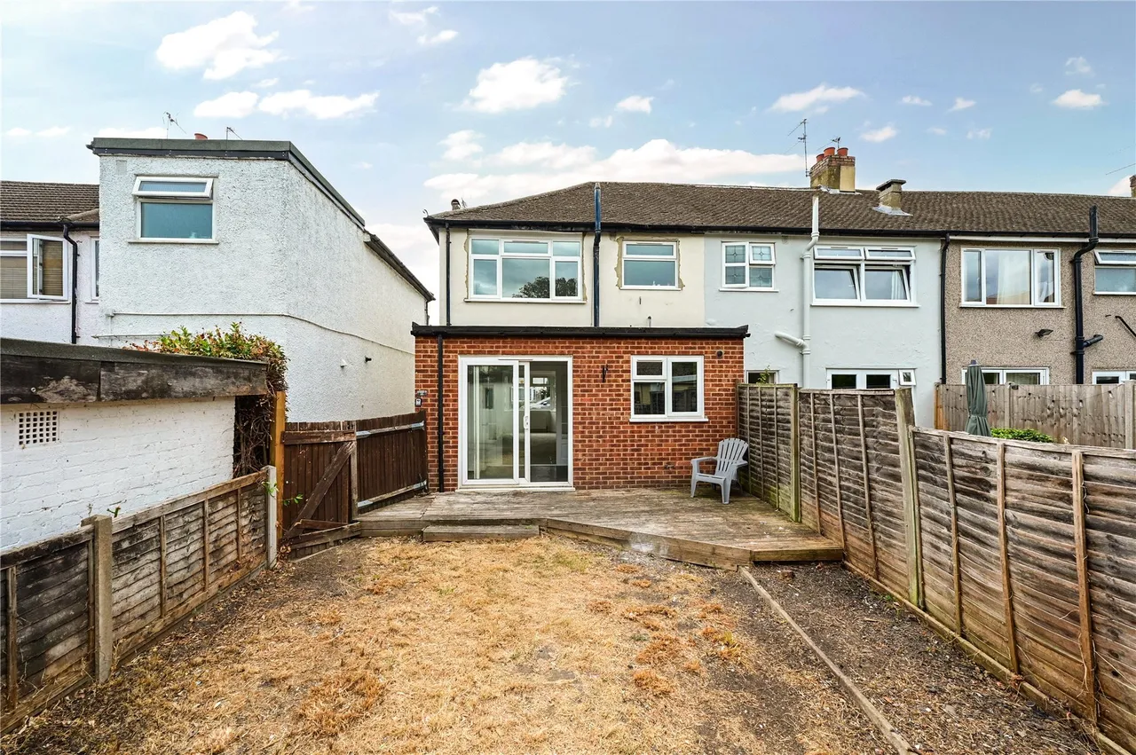 Stainash Crescent, Staines, TW18, photo 6