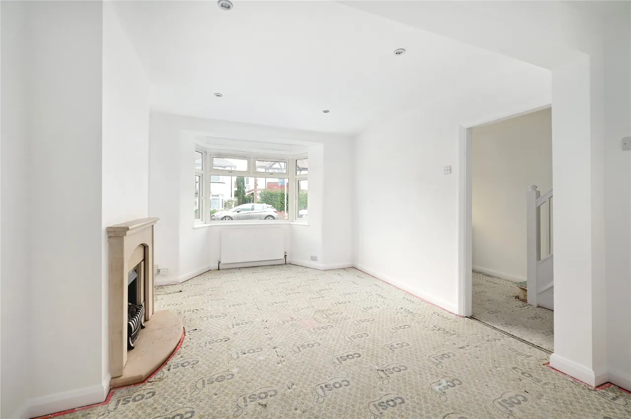 Stainash Crescent, Staines, TW18, photo 9