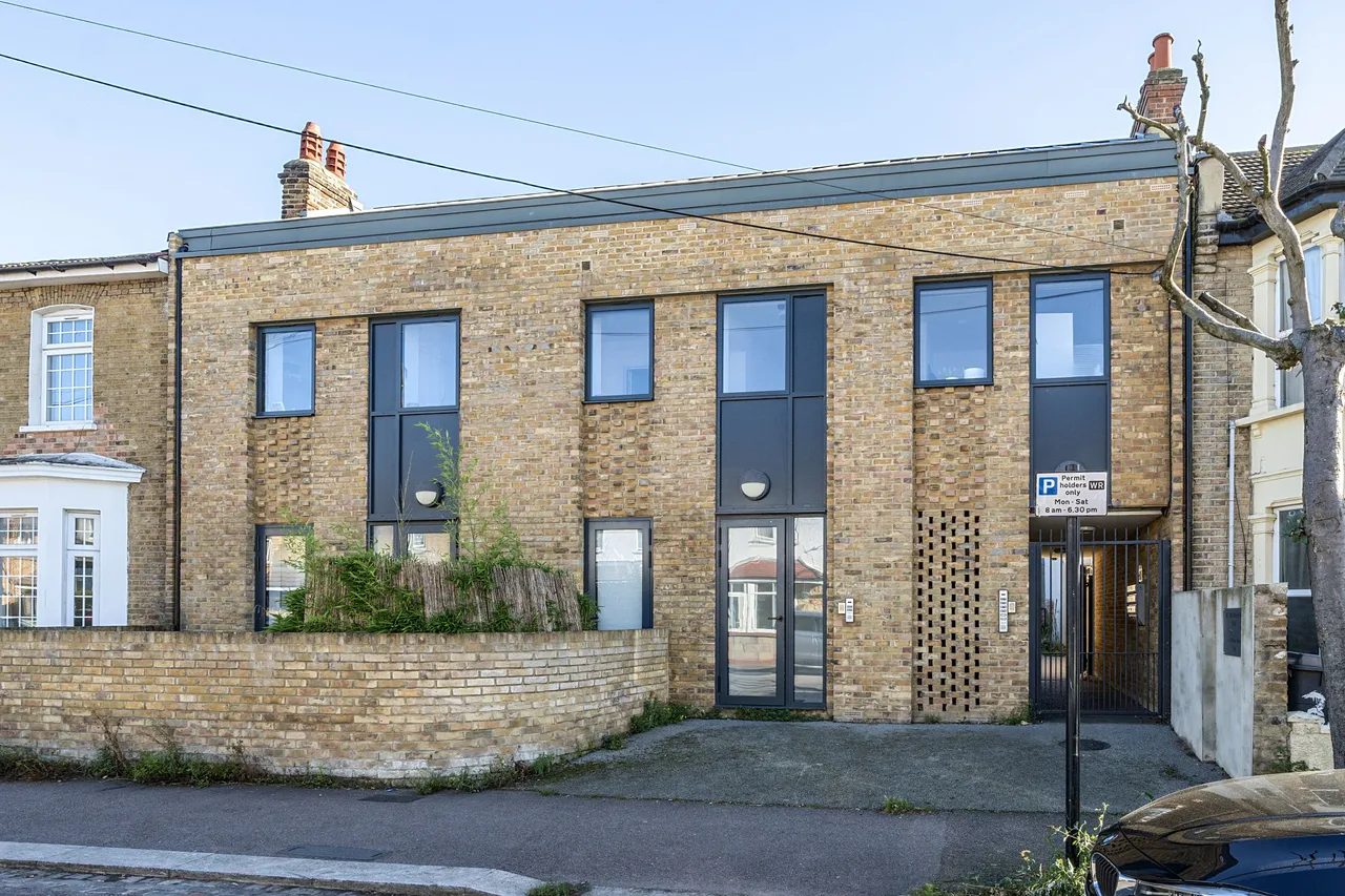 2 bed flat for sale — 30a Wilmot Road, Leyton