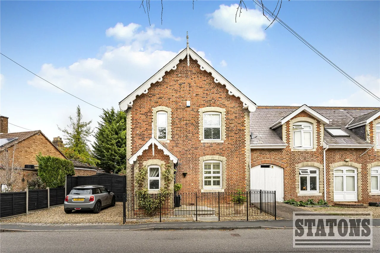 3 bed house for sale — Dellsome Lane, Welham Green, Herts, AL9 7NF