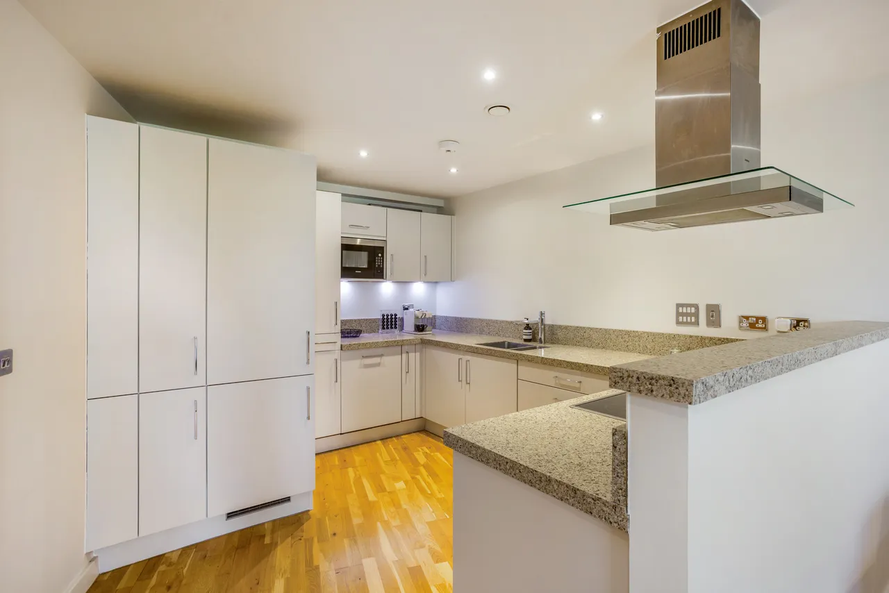 Kew Bridge Road, Brentford, TW8, photo 6