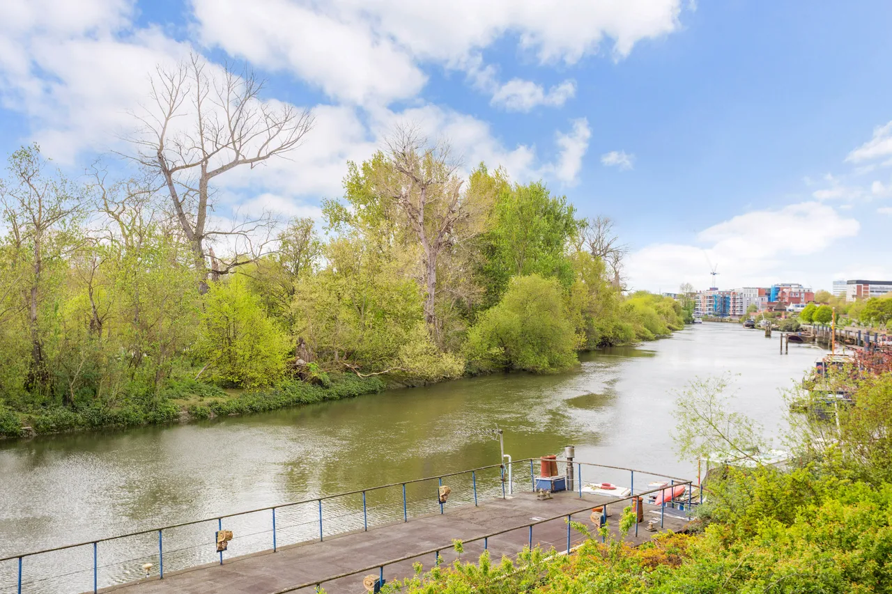 Kew Bridge Road, Brentford, TW8, photo 5