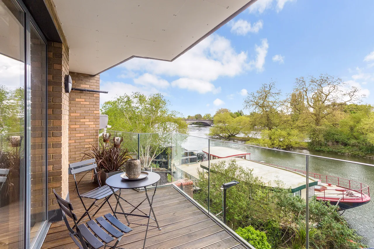 3 bed flat for sale — Kew Bridge Road, Brentford, TW8