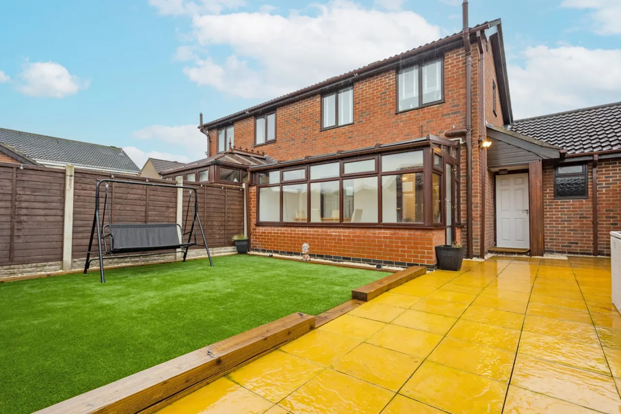 Dayton Close, Coalville, photo 4