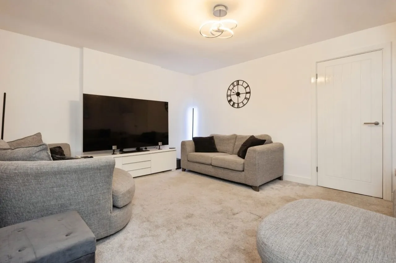 Dayton Close, Coalville, photo 7