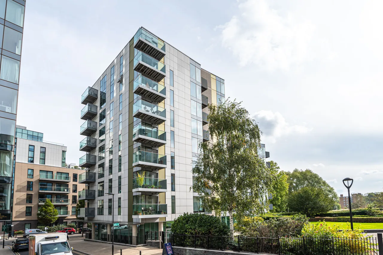 31 Riverside Apartments, Goodchild Road, London, photo 10