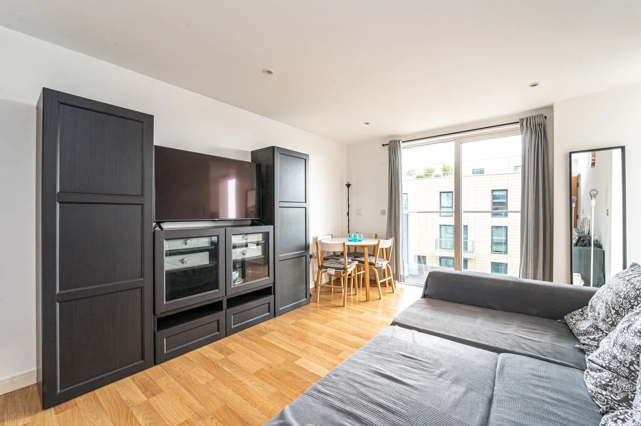 31 Riverside Apartments, Goodchild Road, London, photo 4