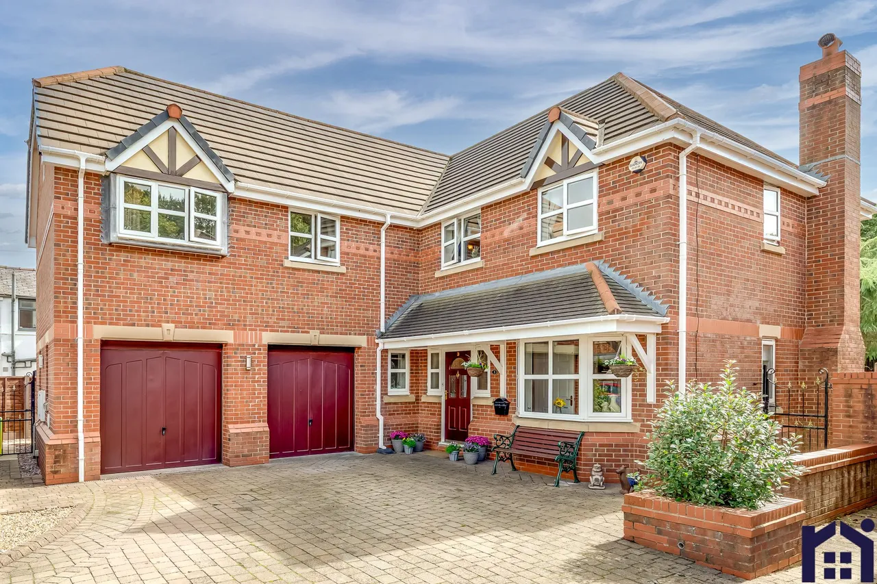 5 bed house for sale — Church Gardens, Euxton, Chorley, PR7 6LF