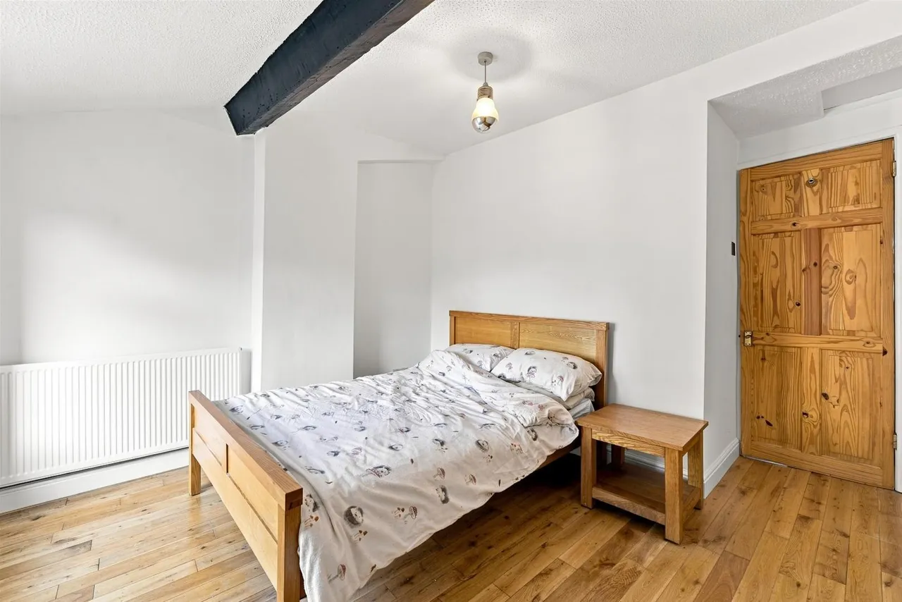 Beeston Mount, Bollington, photo 5