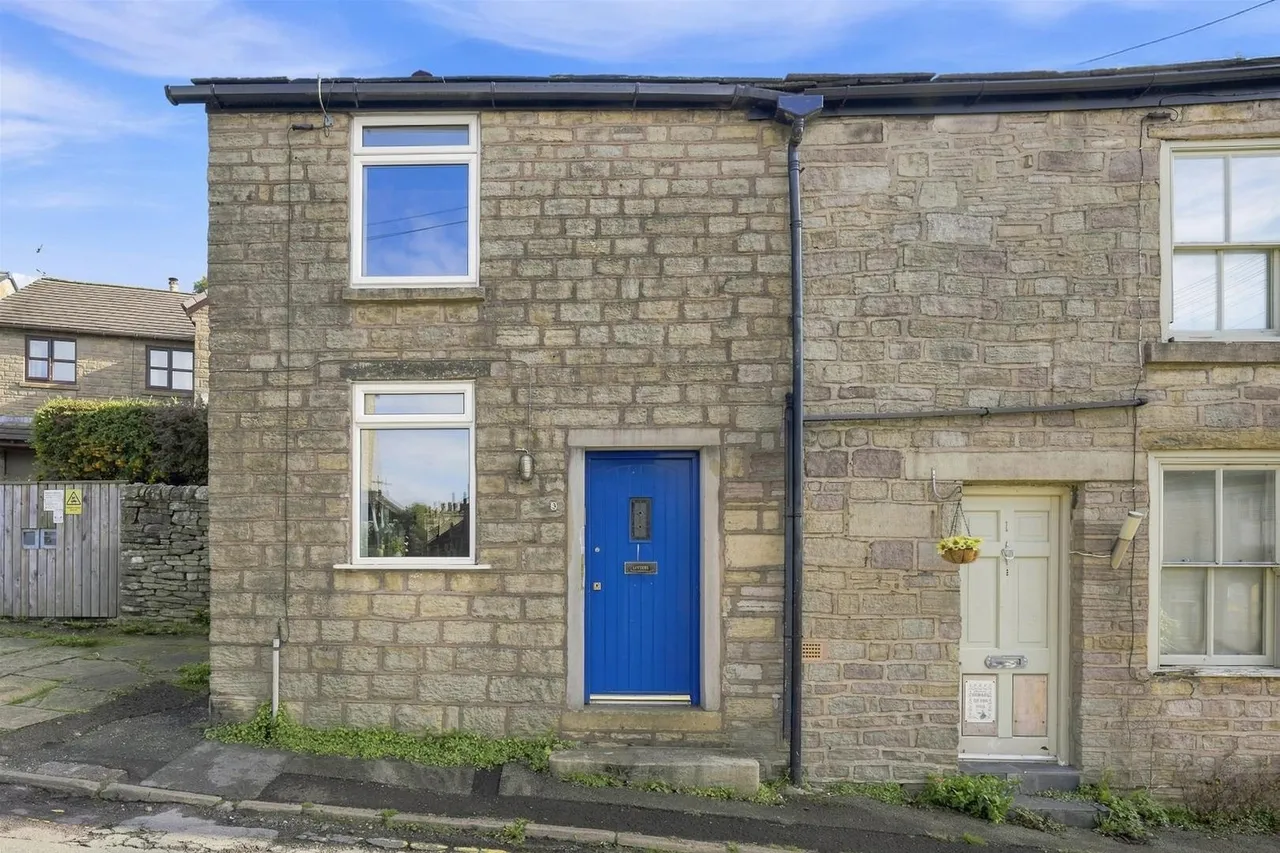 2 bed house for sale — Beeston Mount, Bollington