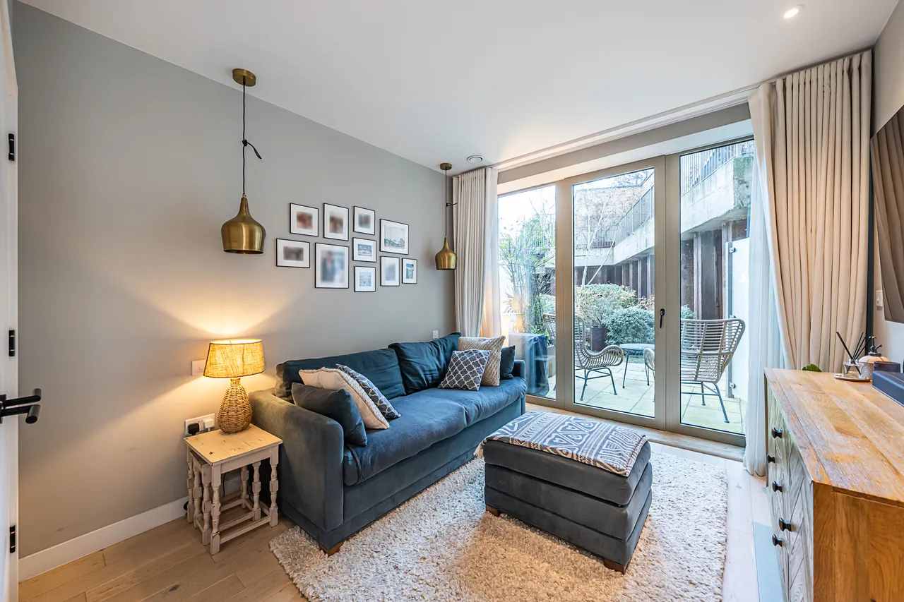 2 bed flat for sale — Balham High Road, London, SW17