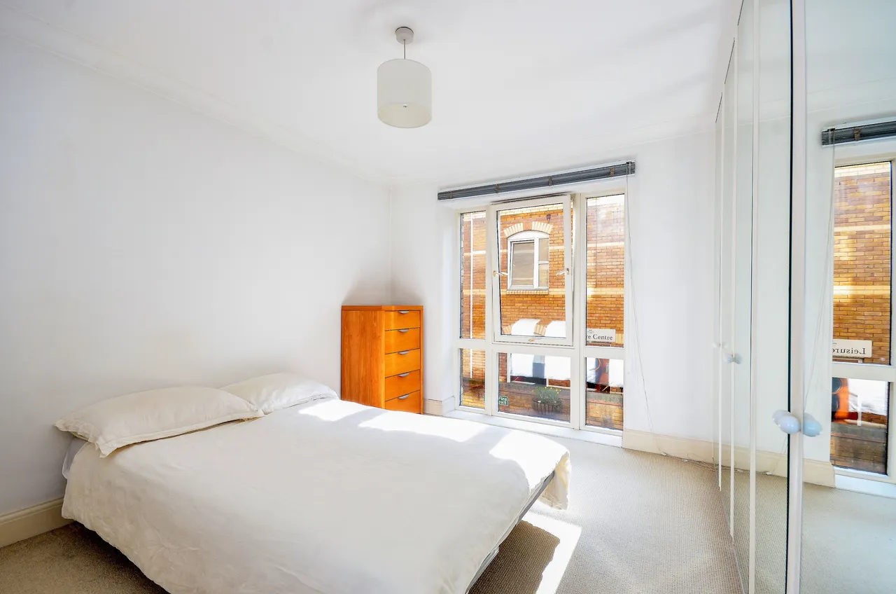 6 Hampton Court, King and Queen Wharf, Rotherhithe Street, London, photo 5