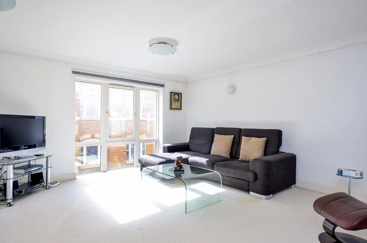 6 Hampton Court, King and Queen Wharf, Rotherhithe Street, London, photo 9
