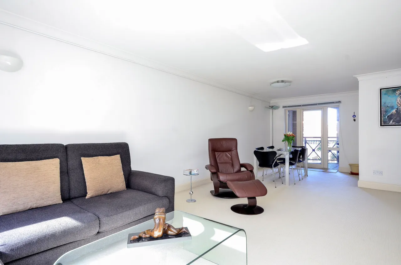6 Hampton Court, King and Queen Wharf, Rotherhithe Street, London, photo 8