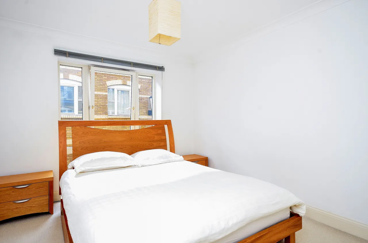 6 Hampton Court, King and Queen Wharf, Rotherhithe Street, London, photo 6