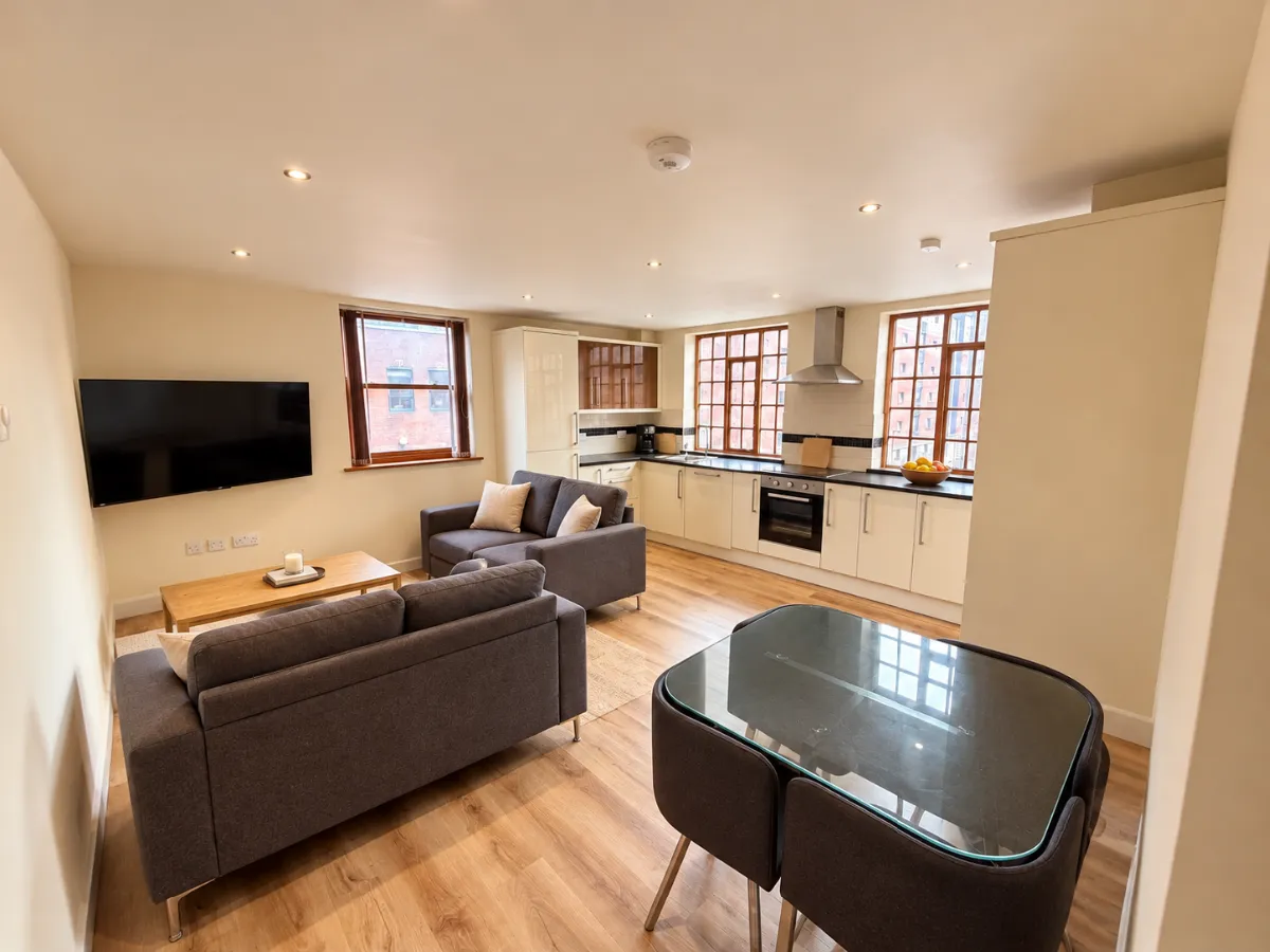 4 bed flat to rent, Arundel Street