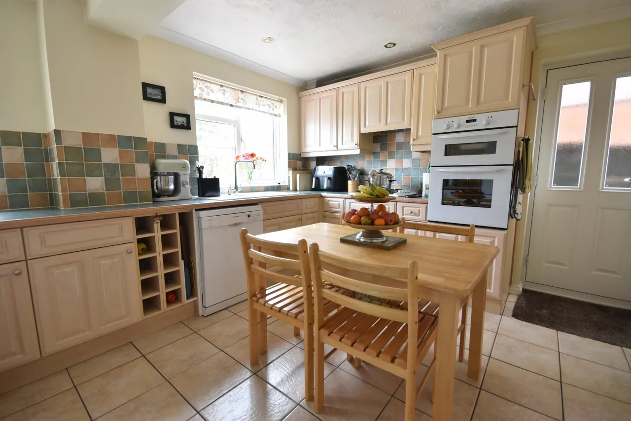 Hayes Walk, Smallfield, RH6, photo 13