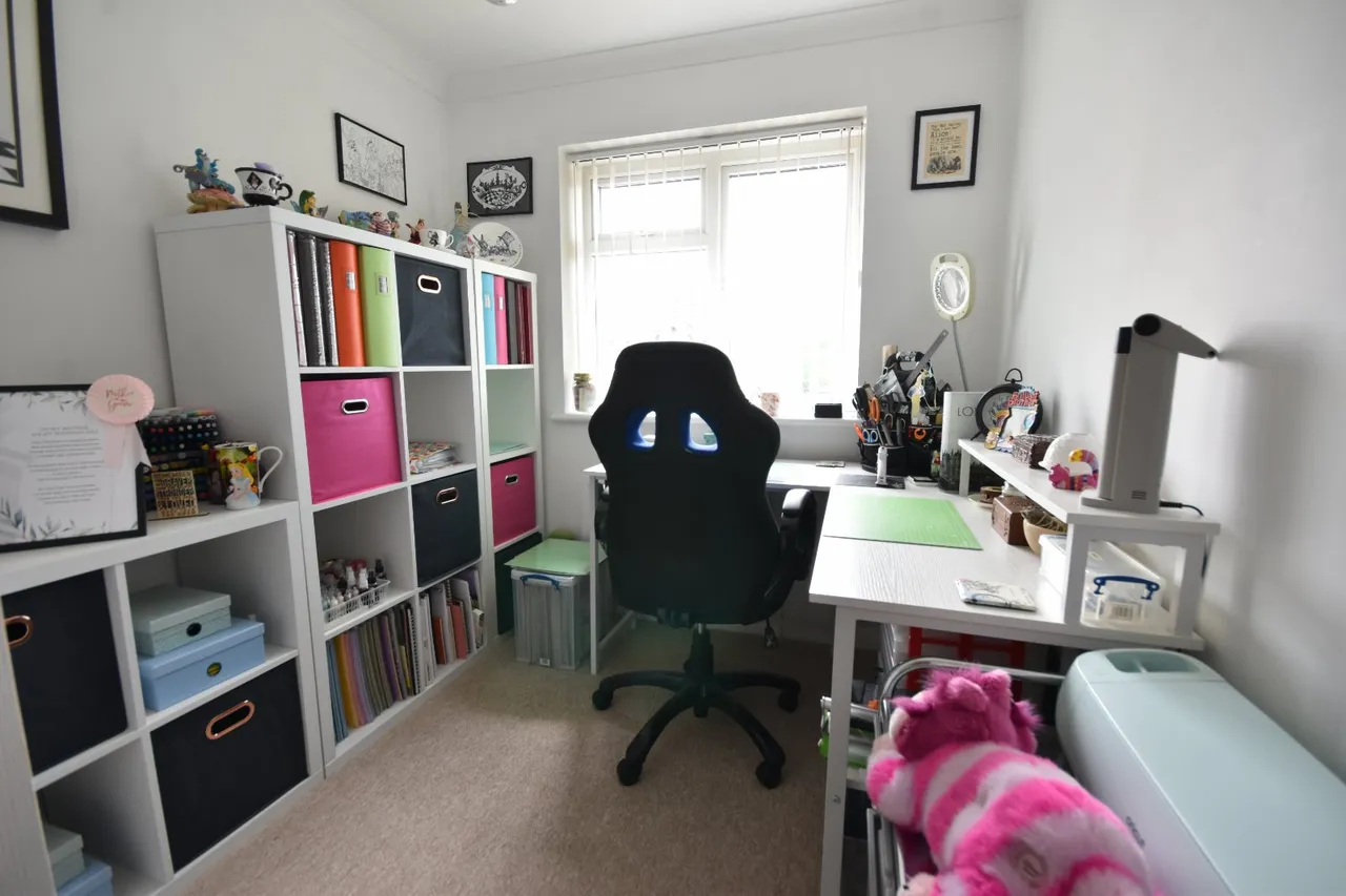 Hayes Walk, Smallfield, RH6, photo 10