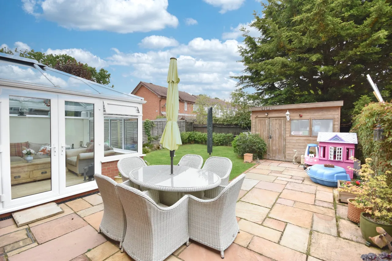 4 bed house for sale, Hayes Walk, Smallfield, RH6