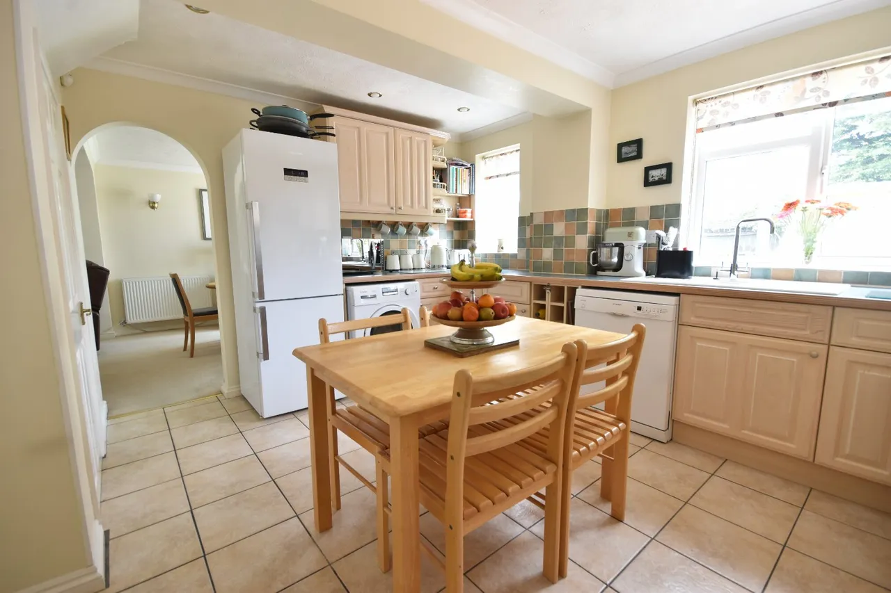 Hayes Walk, Smallfield, RH6, photo 4