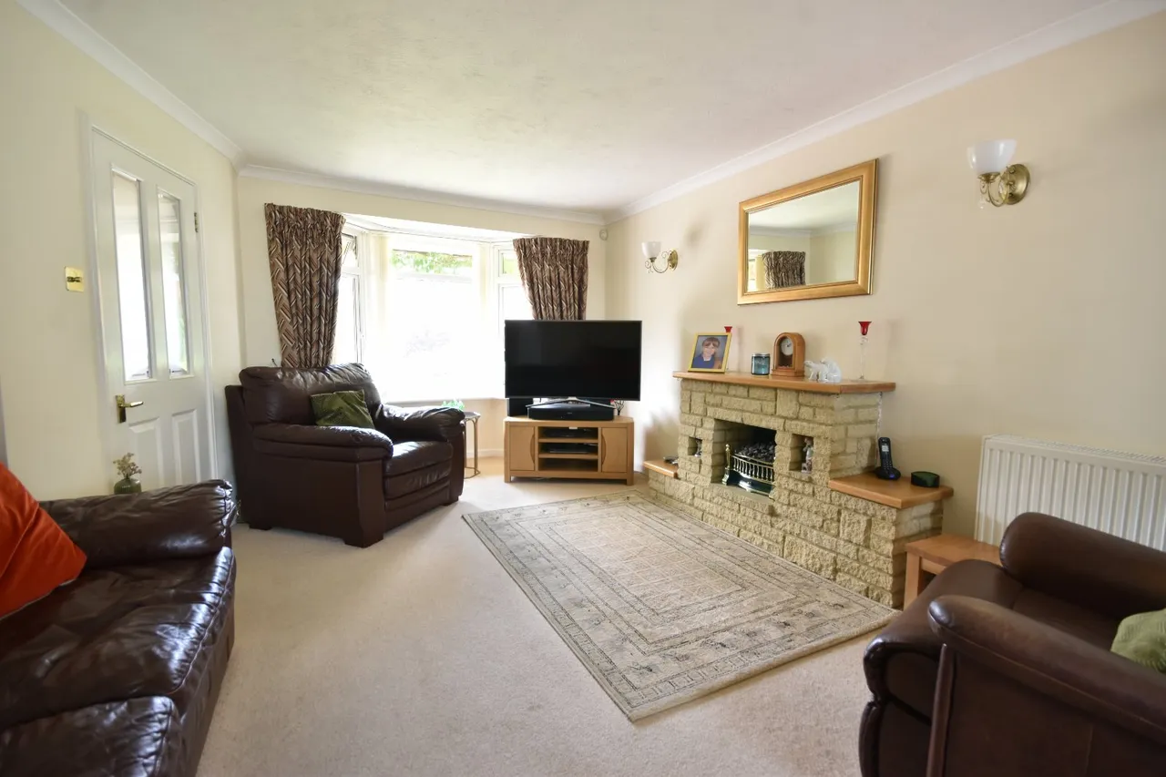 Hayes Walk, Smallfield, RH6, photo 2