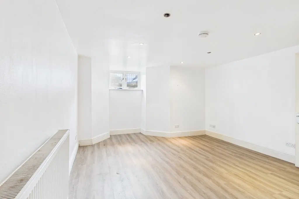 Aynam Road, Kendal, LA9, photo 24
