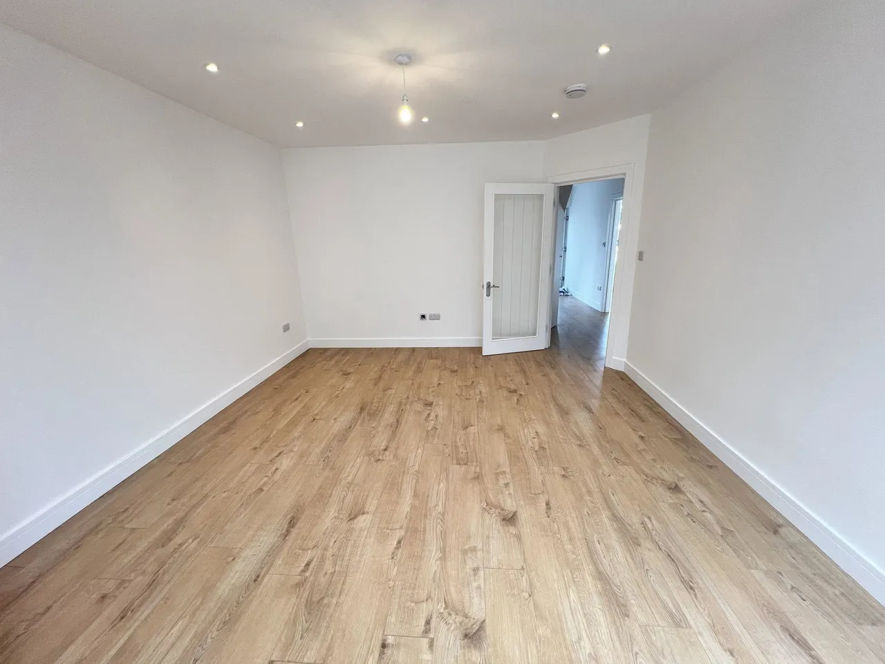 Donnington Road, Worcester Park, KT4, photo 13